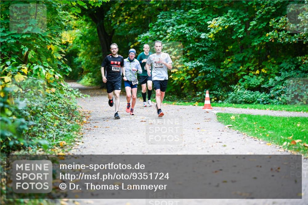 12.10.2025 - Bramfelder Halbmarathon 2025 Dr. Thomas Lammeyer http://msf.ph/oto/9351724 12.10.2025 10:40:12 Laufen 2656, 2500, 2756 meine-sportfotos.de