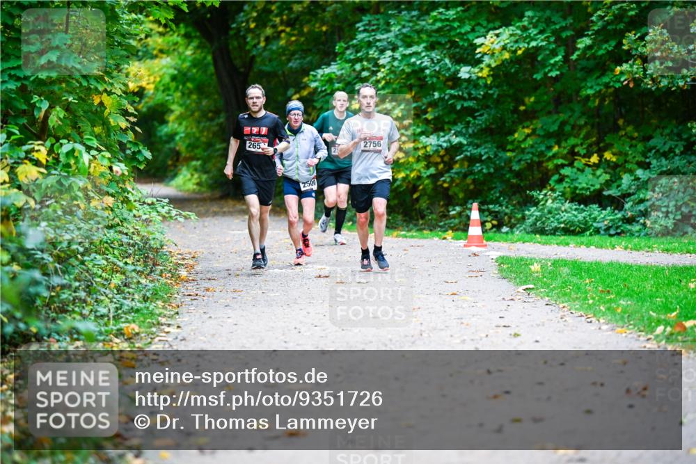 12.10.2025 - Bramfelder Halbmarathon 2025 Dr. Thomas Lammeyer http://msf.ph/oto/9351726 12.10.2025 10:40:13 Laufen 265, 2500, 361, 2756 meine-sportfotos.de