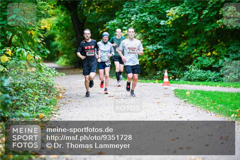 12.10.2025 - Bramfelder Halbmarathon 2025 Dr. Thomas Lammeyer http://msf.ph/oto/9351728 12.10.2025 10:40:13 Laufen 2656, 25, 361, 2756, 2500 meine-sportfotos.de