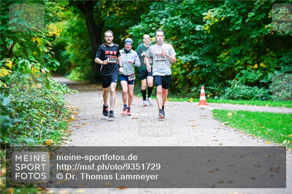 12.10.2025 - Bramfelder Halbmarathon 2025 Dr. Thomas Lammeyer http://msf.ph/oto/9351729 12.10.2025 10:40:13 Laufen 2656, 2500, 361, 2756 meine-sportfotos.de