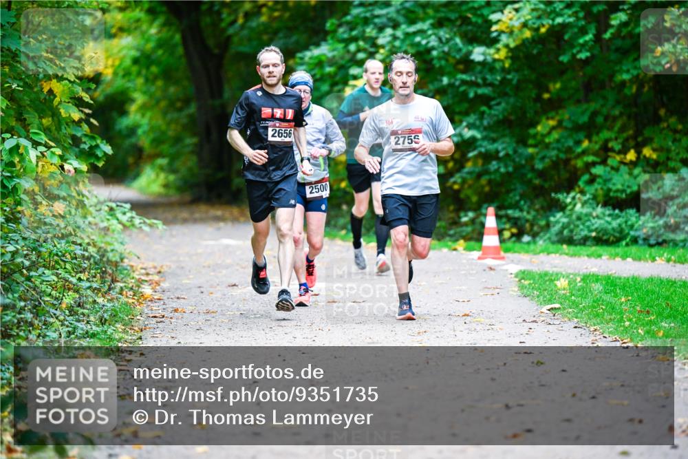 12.10.2025 - Bramfelder Halbmarathon 2025 Dr. Thomas Lammeyer http://msf.ph/oto/9351735 12.10.2025 10:40:14 Laufen 2656, 2500, 361, 2755 meine-sportfotos.de
