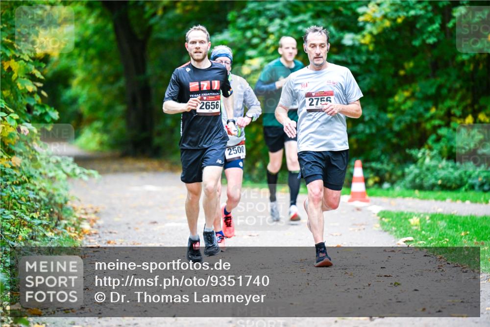 12.10.2025 - Bramfelder Halbmarathon 2025 Dr. Thomas Lammeyer http://msf.ph/oto/9351740 12.10.2025 10:40:15 Laufen 2656, 361, 2756, 2500 meine-sportfotos.de
