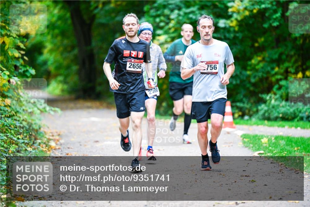 12.10.2025 - Bramfelder Halbmarathon 2025 Dr. Thomas Lammeyer http://msf.ph/oto/9351741 12.10.2025 10:40:15 Laufen 2656, 361, 756, 2500 meine-sportfotos.de