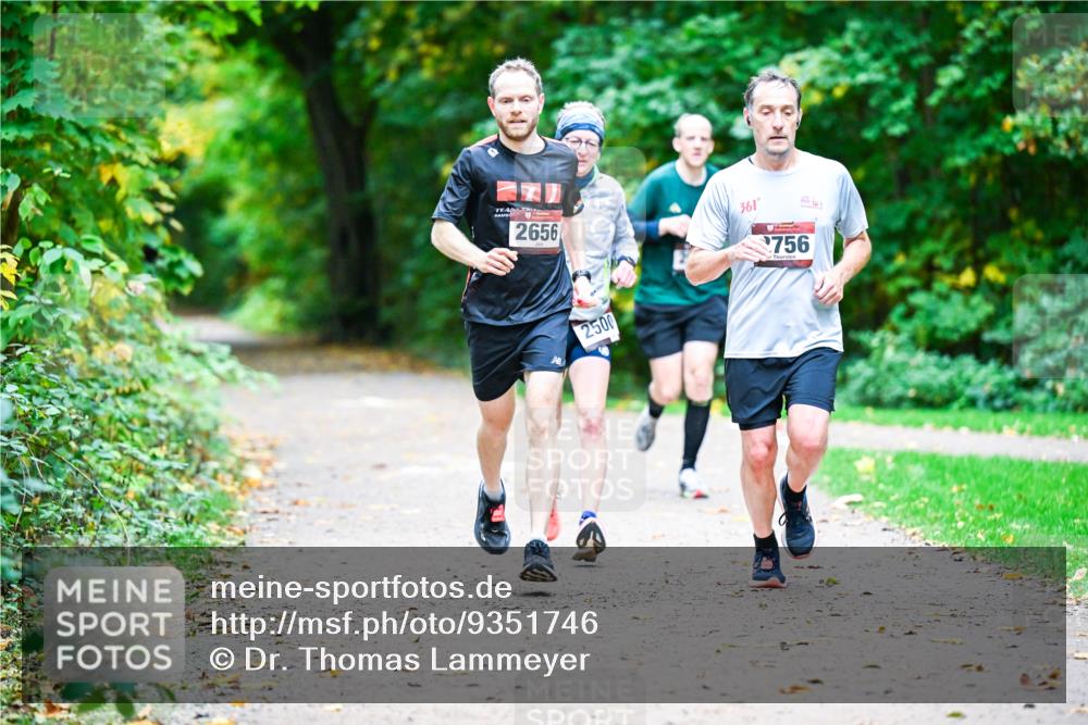 12.10.2025 - Bramfelder Halbmarathon 2025 Dr. Thomas Lammeyer http://msf.ph/oto/9351746 12.10.2025 10:40:15 Laufen 2656, 361, 756, 2500 meine-sportfotos.de