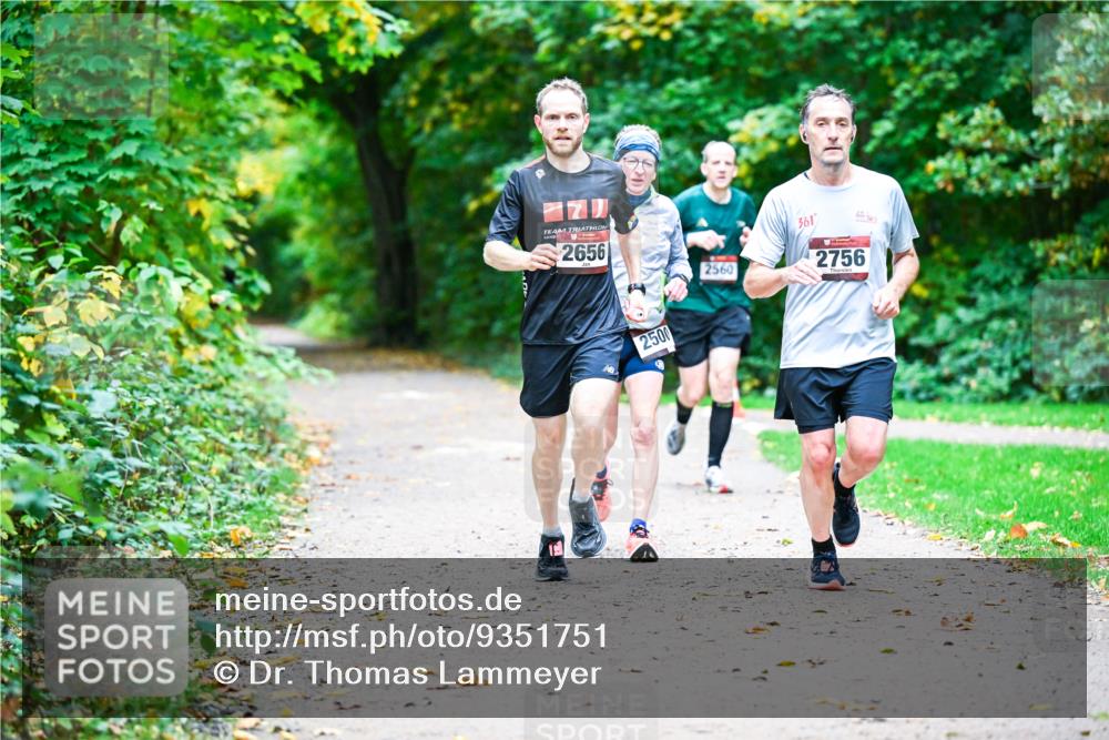 12.10.2025 - Bramfelder Halbmarathon 2025 Dr. Thomas Lammeyer http://msf.ph/oto/9351751 12.10.2025 10:40:16 Laufen 2656, 2560, 361, 2756, 2500 meine-sportfotos.de
