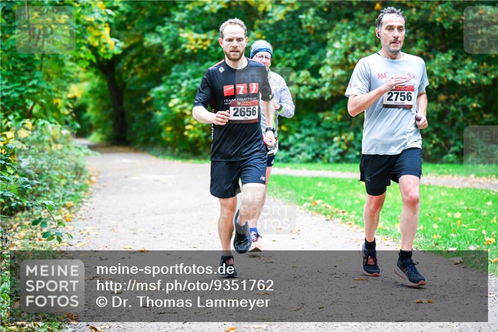 12.10.2025 - Bramfelder Halbmarathon 2025 Dr. Thomas Lammeyer http://msf.ph/oto/9351762 12.10.2025 10:40:18 Laufen 2656, 361, 2756 meine-sportfotos.de