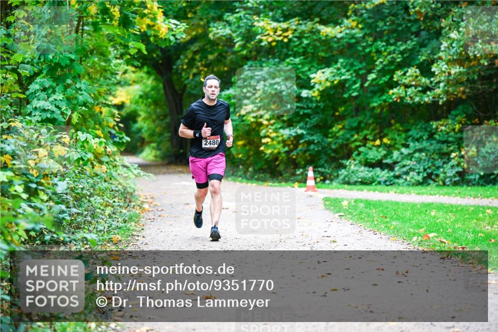 12.10.2025 - Bramfelder Halbmarathon 2025 Dr. Thomas Lammeyer http://msf.ph/oto/9351770 12.10.2025 10:40:28 Laufen 2480 meine-sportfotos.de