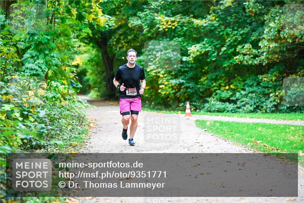 12.10.2025 - Bramfelder Halbmarathon 2025 Dr. Thomas Lammeyer http://msf.ph/oto/9351771 12.10.2025 10:40:28 Laufen 2480 meine-sportfotos.de