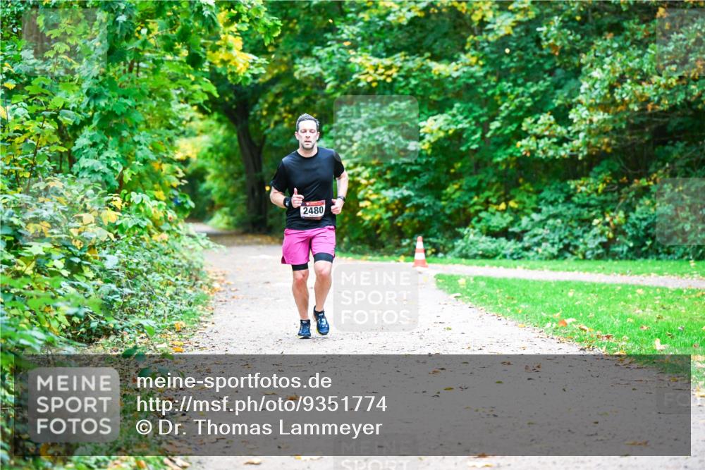 12.10.2025 - Bramfelder Halbmarathon 2025 Dr. Thomas Lammeyer http://msf.ph/oto/9351774 12.10.2025 10:40:29 Laufen 2480 meine-sportfotos.de