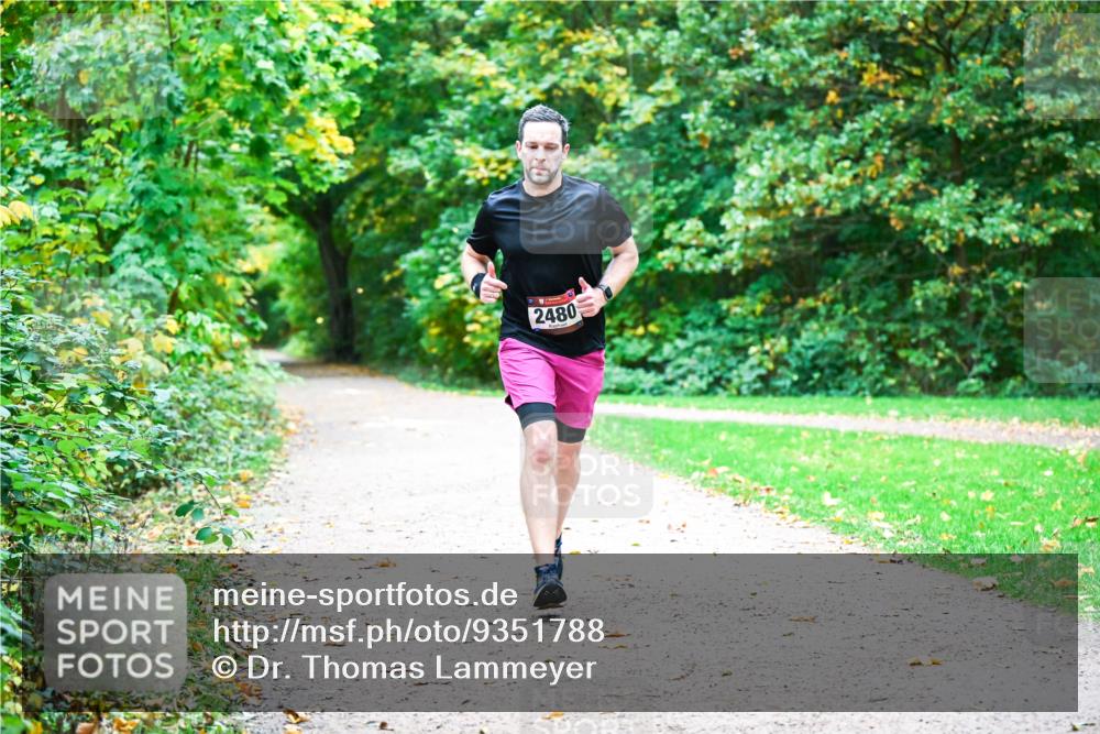 12.10.2025 - Bramfelder Halbmarathon 2025 Dr. Thomas Lammeyer http://msf.ph/oto/9351788 12.10.2025 10:40:31 Laufen 2480 meine-sportfotos.de
