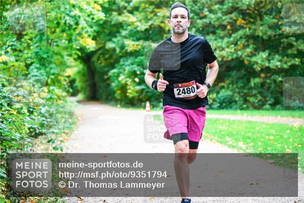 12.10.2025 - Bramfelder Halbmarathon 2025 Dr. Thomas Lammeyer http://msf.ph/oto/9351794 12.10.2025 10:40:31 Laufen 2480 meine-sportfotos.de