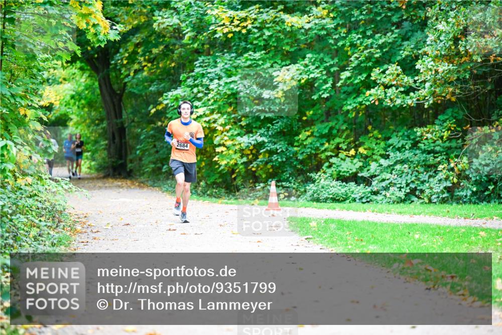 12.10.2025 - Bramfelder Halbmarathon 2025 Dr. Thomas Lammeyer http://msf.ph/oto/9351799 12.10.2025 10:40:44 Laufen 2684 meine-sportfotos.de