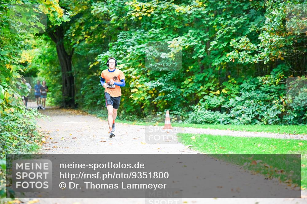 12.10.2025 - Bramfelder Halbmarathon 2025 Dr. Thomas Lammeyer http://msf.ph/oto/9351800 12.10.2025 10:40:45 Laufen 2684 meine-sportfotos.de