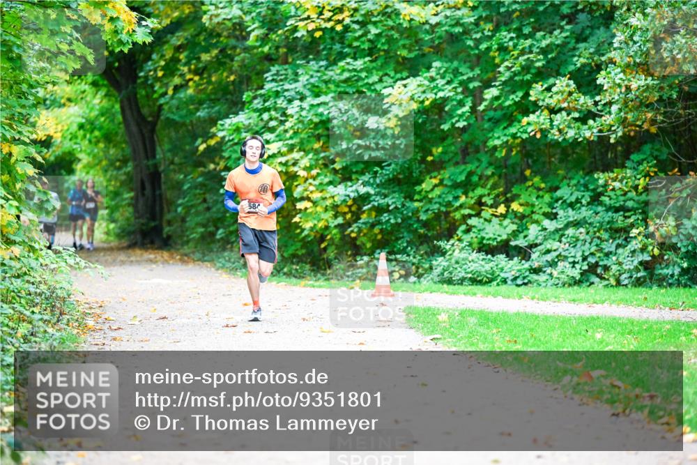 12.10.2025 - Bramfelder Halbmarathon 2025 Dr. Thomas Lammeyer http://msf.ph/oto/9351801 12.10.2025 10:40:45 Laufen 584 meine-sportfotos.de
