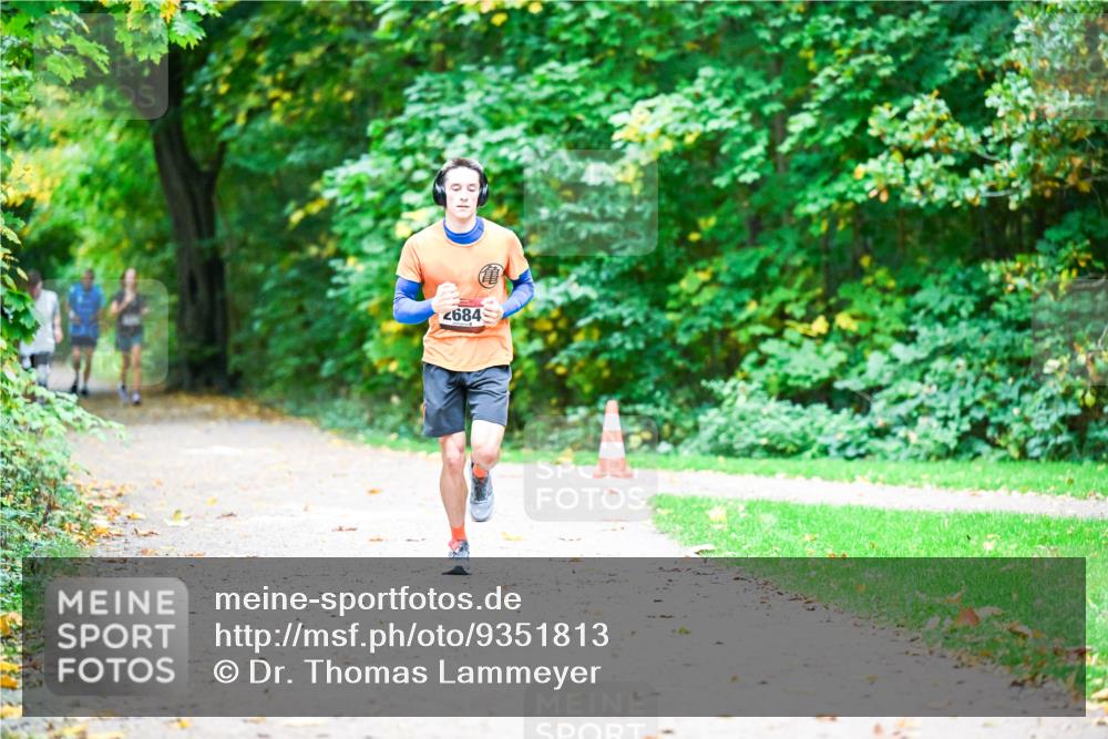 12.10.2025 - Bramfelder Halbmarathon 2025 Dr. Thomas Lammeyer http://msf.ph/oto/9351813 12.10.2025 10:40:46 Laufen 684 meine-sportfotos.de