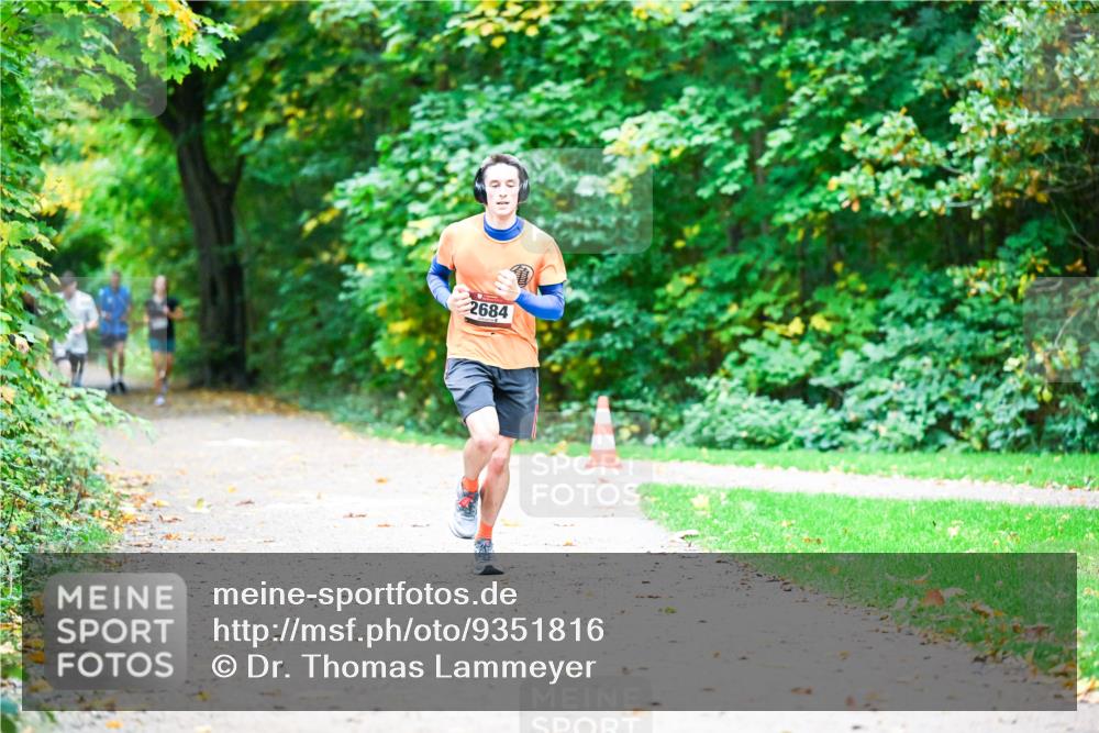 12.10.2025 - Bramfelder Halbmarathon 2025 Dr. Thomas Lammeyer http://msf.ph/oto/9351816 12.10.2025 10:40:47 Laufen 2684 meine-sportfotos.de