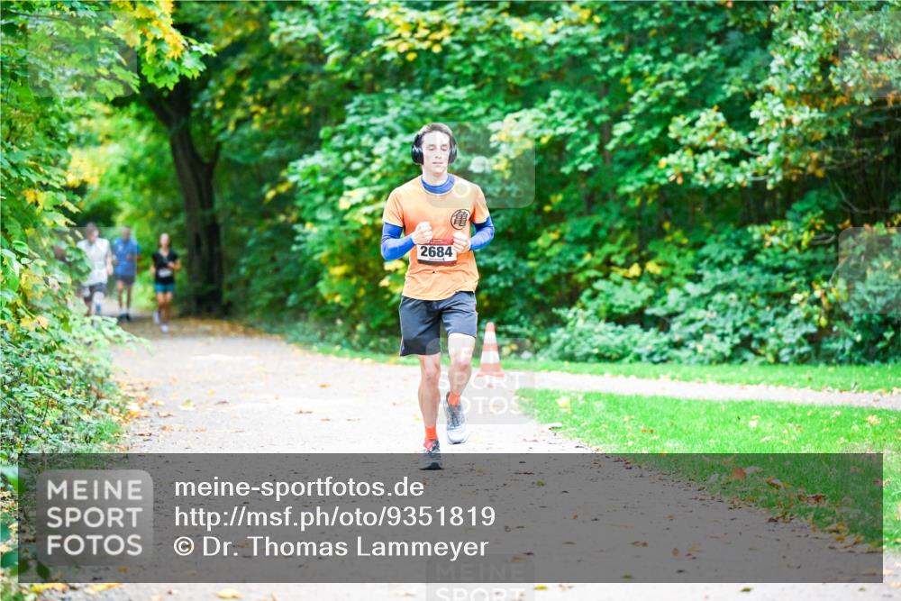 12.10.2025 - Bramfelder Halbmarathon 2025 Dr. Thomas Lammeyer http://msf.ph/oto/9351819 12.10.2025 10:40:47 Laufen 2684 meine-sportfotos.de