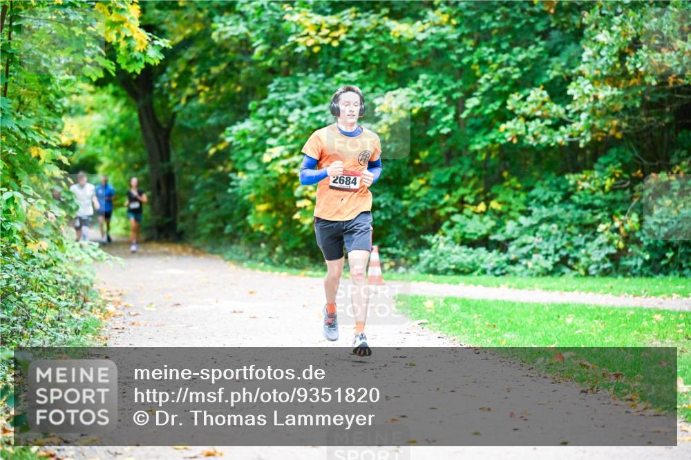 12.10.2025 - Bramfelder Halbmarathon 2025 Dr. Thomas Lammeyer http://msf.ph/oto/9351820 12.10.2025 10:40:47 Laufen 2684 meine-sportfotos.de