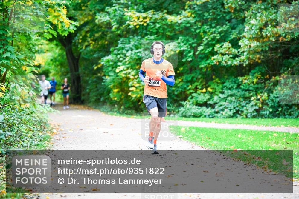 12.10.2025 - Bramfelder Halbmarathon 2025 Dr. Thomas Lammeyer http://msf.ph/oto/9351822 12.10.2025 10:40:47 Laufen 2684 meine-sportfotos.de
