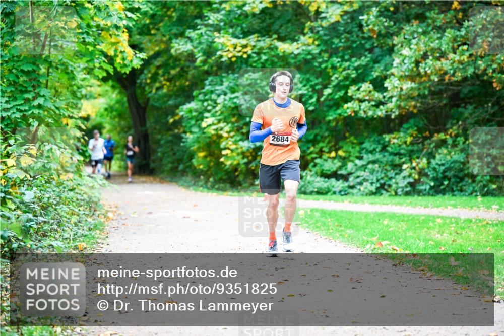 12.10.2025 - Bramfelder Halbmarathon 2025 Dr. Thomas Lammeyer http://msf.ph/oto/9351825 12.10.2025 10:40:48 Laufen 2684 meine-sportfotos.de