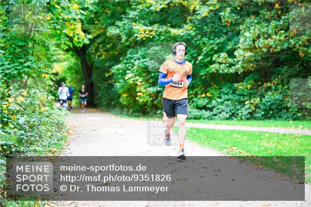 12.10.2025 - Bramfelder Halbmarathon 2025 Dr. Thomas Lammeyer http://msf.ph/oto/9351826 12.10.2025 10:40:48 Laufen 2684 meine-sportfotos.de