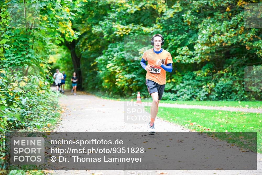 12.10.2025 - Bramfelder Halbmarathon 2025 Dr. Thomas Lammeyer http://msf.ph/oto/9351828 12.10.2025 10:40:48 Laufen 2684 meine-sportfotos.de