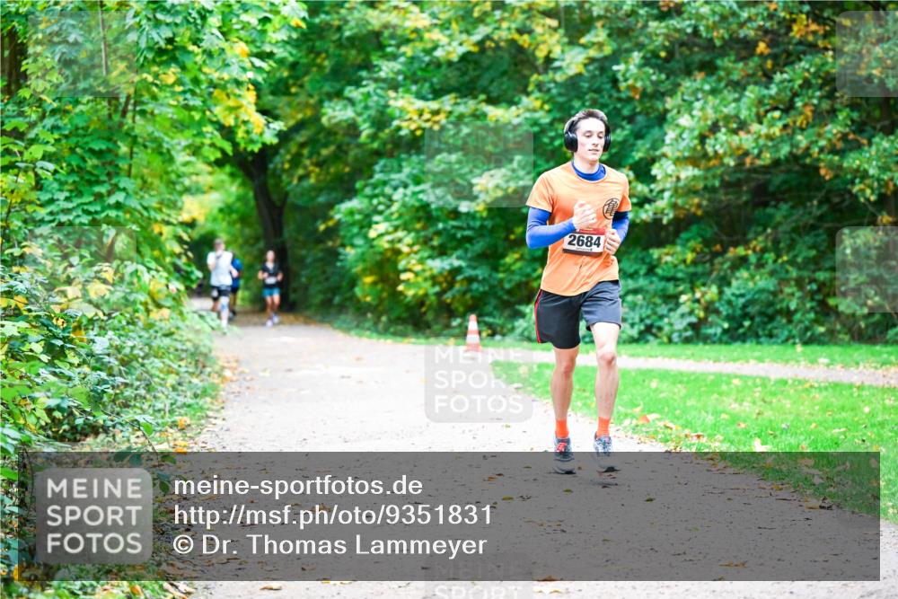 12.10.2025 - Bramfelder Halbmarathon 2025 Dr. Thomas Lammeyer http://msf.ph/oto/9351831 12.10.2025 10:40:49 Laufen 2684 meine-sportfotos.de