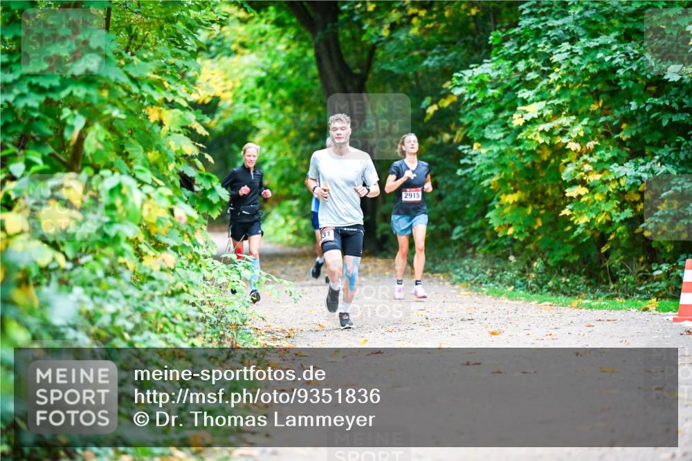 12.10.2025 - Bramfelder Halbmarathon 2025 Dr. Thomas Lammeyer http://msf.ph/oto/9351836 12.10.2025 10:40:52 Laufen 2915 meine-sportfotos.de