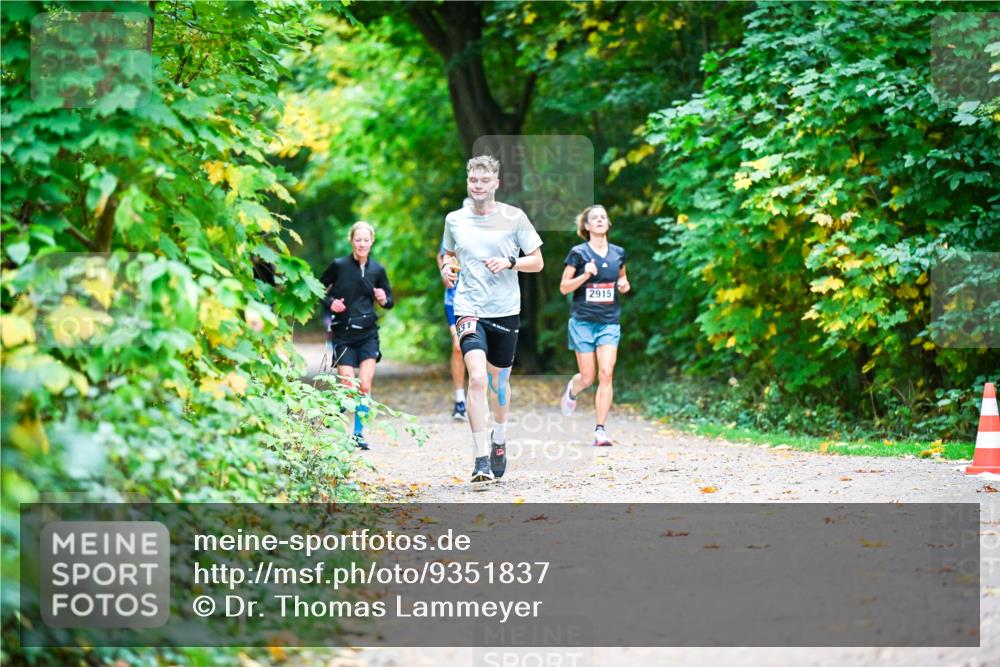 12.10.2025 - Bramfelder Halbmarathon 2025 Dr. Thomas Lammeyer http://msf.ph/oto/9351837 12.10.2025 10:40:52 Laufen 2915 meine-sportfotos.de