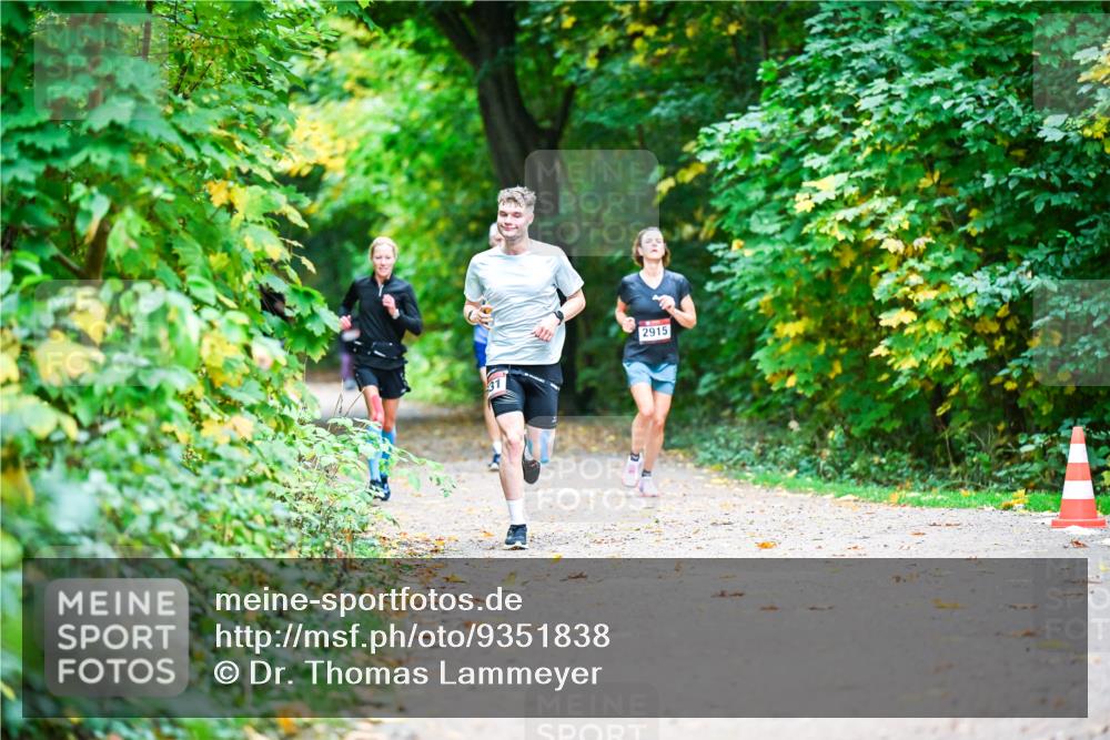 12.10.2025 - Bramfelder Halbmarathon 2025 Dr. Thomas Lammeyer http://msf.ph/oto/9351838 12.10.2025 10:40:52 Laufen 31, 2915 meine-sportfotos.de