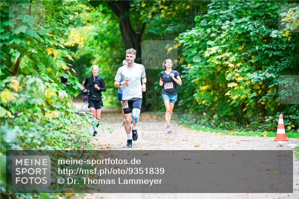 12.10.2025 - Bramfelder Halbmarathon 2025 Dr. Thomas Lammeyer http://msf.ph/oto/9351839 12.10.2025 10:40:52 Laufen 31, 2915 meine-sportfotos.de