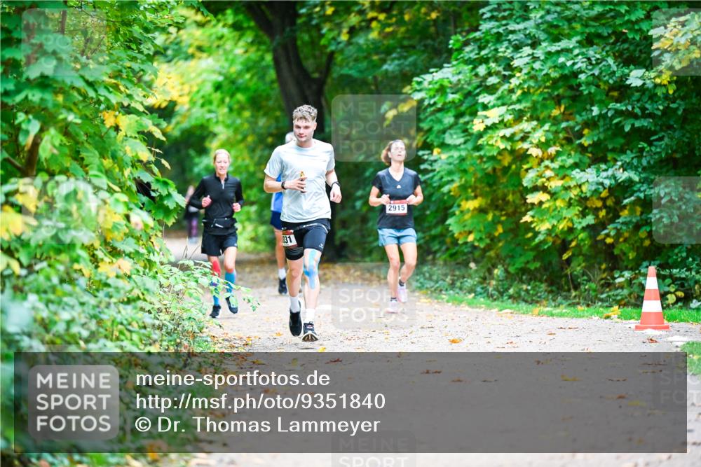 12.10.2025 - Bramfelder Halbmarathon 2025 Dr. Thomas Lammeyer http://msf.ph/oto/9351840 12.10.2025 10:40:52 Laufen 831, 2915 meine-sportfotos.de