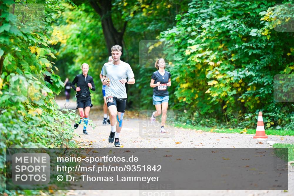 12.10.2025 - Bramfelder Halbmarathon 2025 Dr. Thomas Lammeyer http://msf.ph/oto/9351842 12.10.2025 10:40:53 Laufen 31, 2915 meine-sportfotos.de