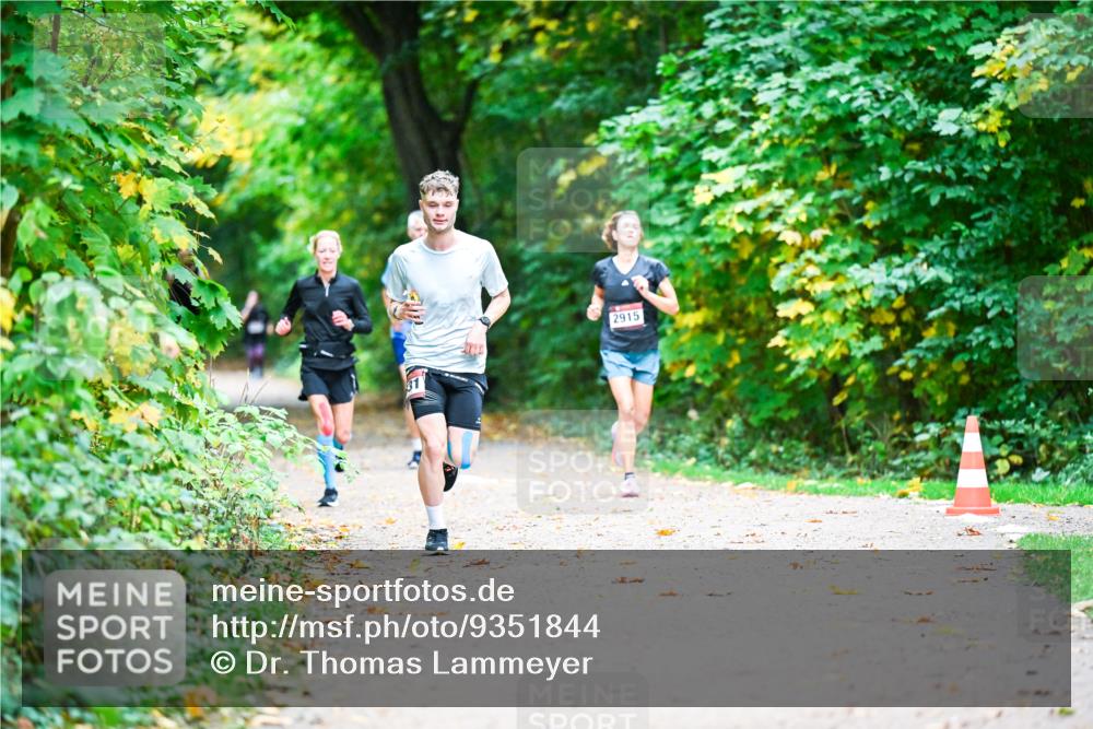12.10.2025 - Bramfelder Halbmarathon 2025 Dr. Thomas Lammeyer http://msf.ph/oto/9351844 12.10.2025 10:40:53 Laufen 2915 meine-sportfotos.de
