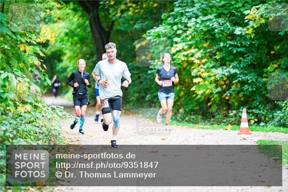 12.10.2025 - Bramfelder Halbmarathon 2025 Dr. Thomas Lammeyer http://msf.ph/oto/9351847 12.10.2025 10:40:53 Laufen 831, 2915 meine-sportfotos.de