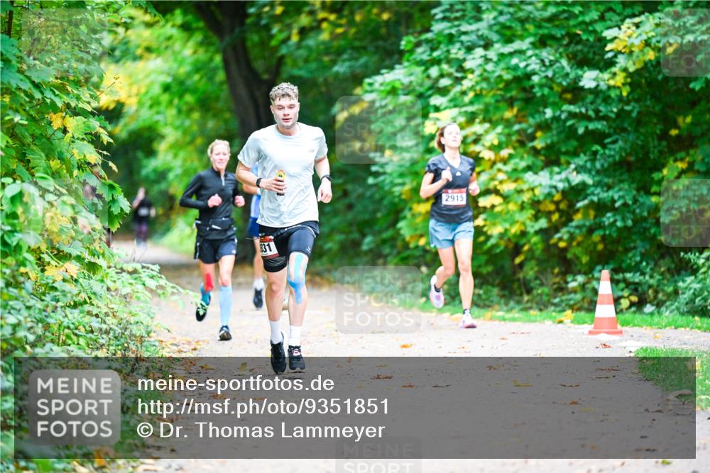 12.10.2025 - Bramfelder Halbmarathon 2025 Dr. Thomas Lammeyer http://msf.ph/oto/9351851 12.10.2025 10:40:54 Laufen 831, 2915 meine-sportfotos.de