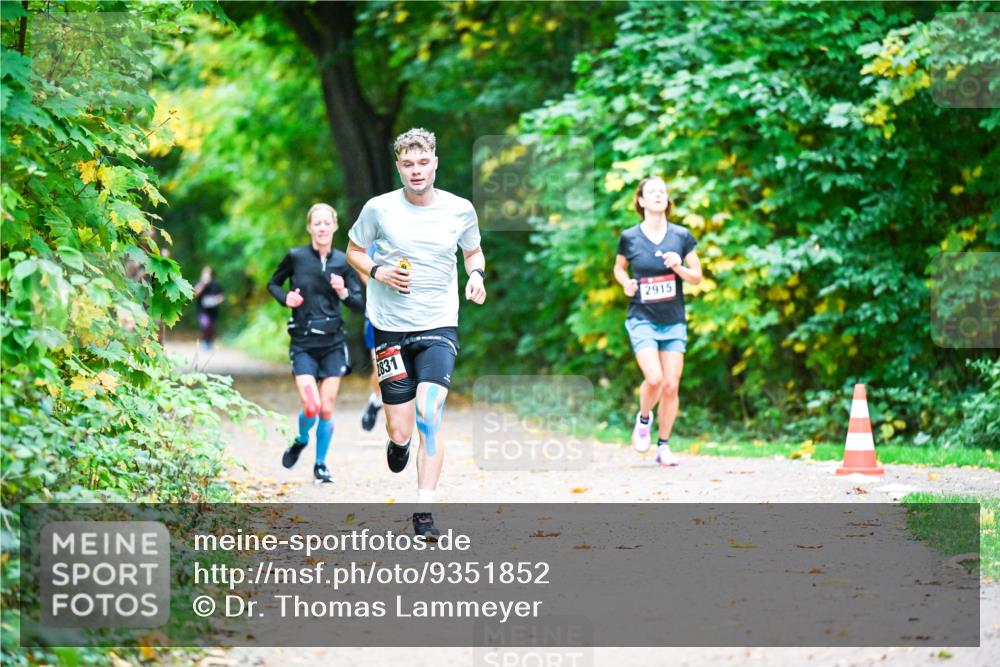12.10.2025 - Bramfelder Halbmarathon 2025 Dr. Thomas Lammeyer http://msf.ph/oto/9351852 12.10.2025 10:40:54 Laufen 2831, 2915 meine-sportfotos.de