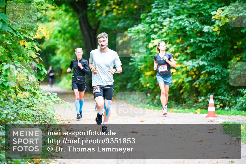 12.10.2025 - Bramfelder Halbmarathon 2025 Dr. Thomas Lammeyer http://msf.ph/oto/9351853 12.10.2025 10:40:54 Laufen 31, 2915 meine-sportfotos.de
