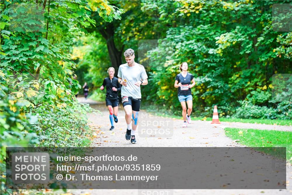 12.10.2025 - Bramfelder Halbmarathon 2025 Dr. Thomas Lammeyer http://msf.ph/oto/9351859 12.10.2025 10:40:55 Laufen 2915 meine-sportfotos.de