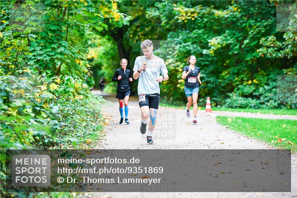 12.10.2025 - Bramfelder Halbmarathon 2025 Dr. Thomas Lammeyer http://msf.ph/oto/9351869 12.10.2025 10:40:56 Laufen 2915 meine-sportfotos.de
