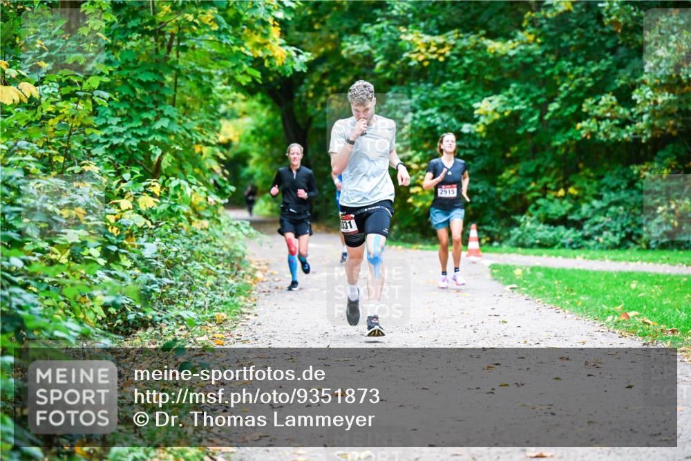 12.10.2025 - Bramfelder Halbmarathon 2025 Dr. Thomas Lammeyer http://msf.ph/oto/9351873 12.10.2025 10:40:57 Laufen 831, 2915 meine-sportfotos.de