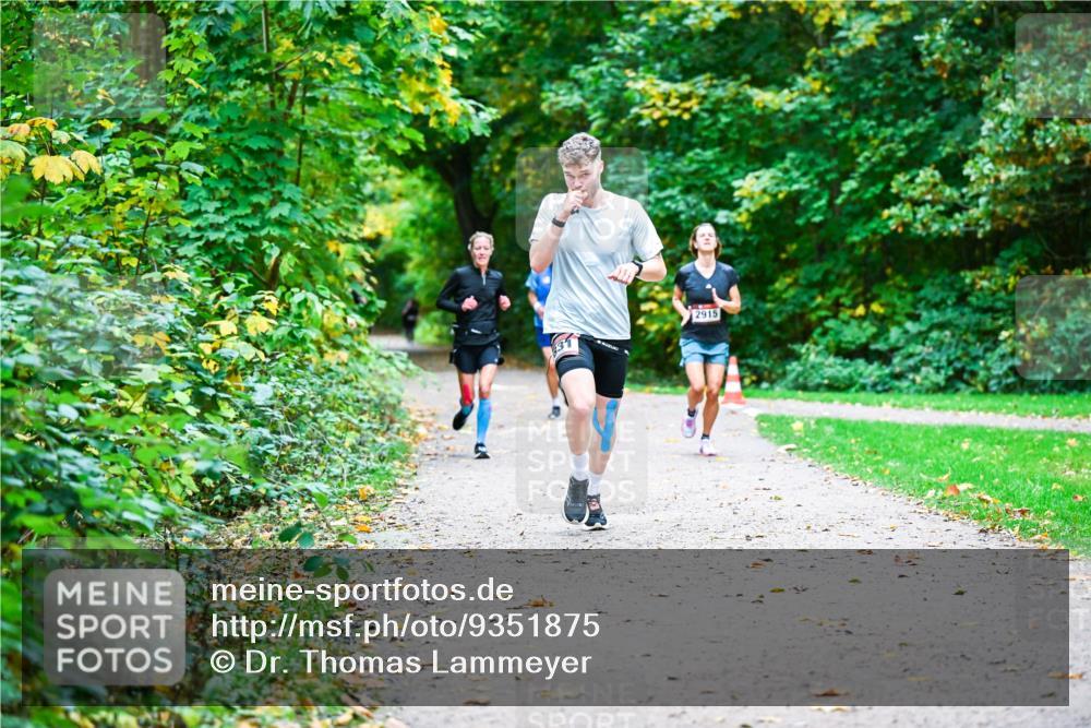 12.10.2025 - Bramfelder Halbmarathon 2025 Dr. Thomas Lammeyer http://msf.ph/oto/9351875 12.10.2025 10:40:57 Laufen 31, 2915 meine-sportfotos.de