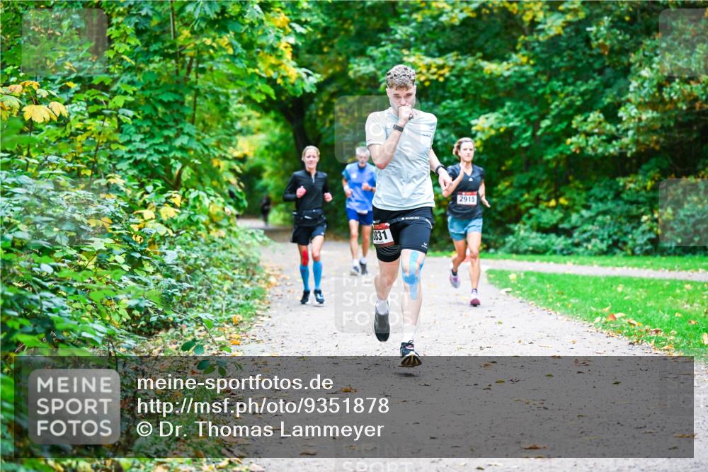 12.10.2025 - Bramfelder Halbmarathon 2025 Dr. Thomas Lammeyer http://msf.ph/oto/9351878 12.10.2025 10:40:58 Laufen 2831, 2915 meine-sportfotos.de