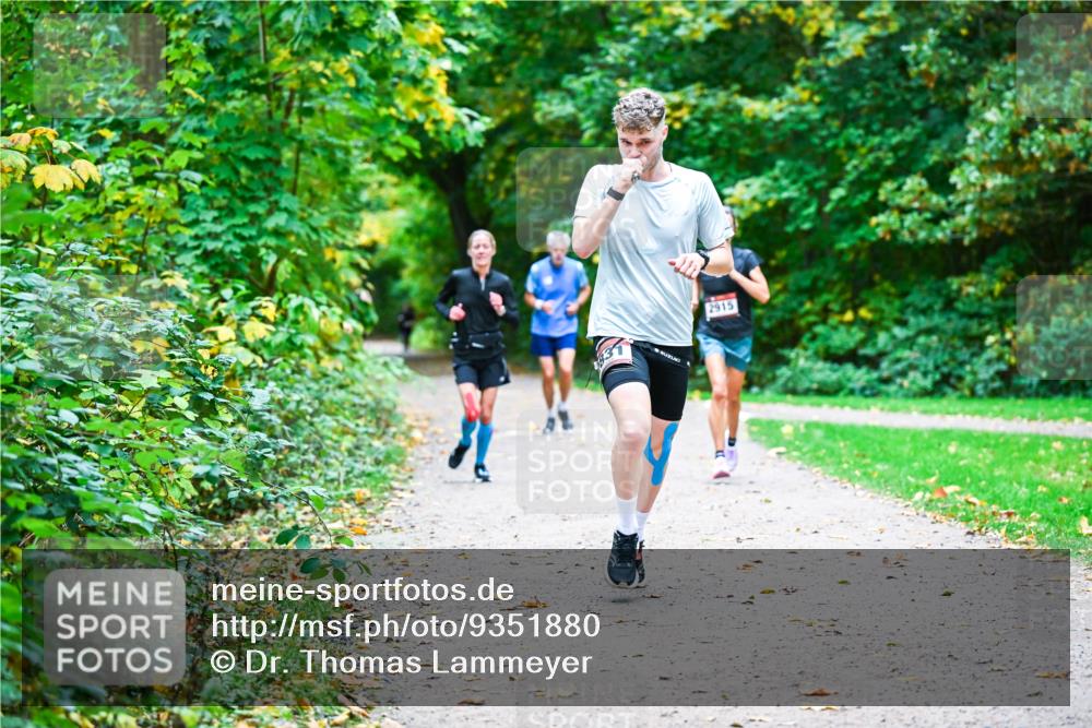 12.10.2025 - Bramfelder Halbmarathon 2025 Dr. Thomas Lammeyer http://msf.ph/oto/9351880 12.10.2025 10:40:58 Laufen 183, 2915 meine-sportfotos.de