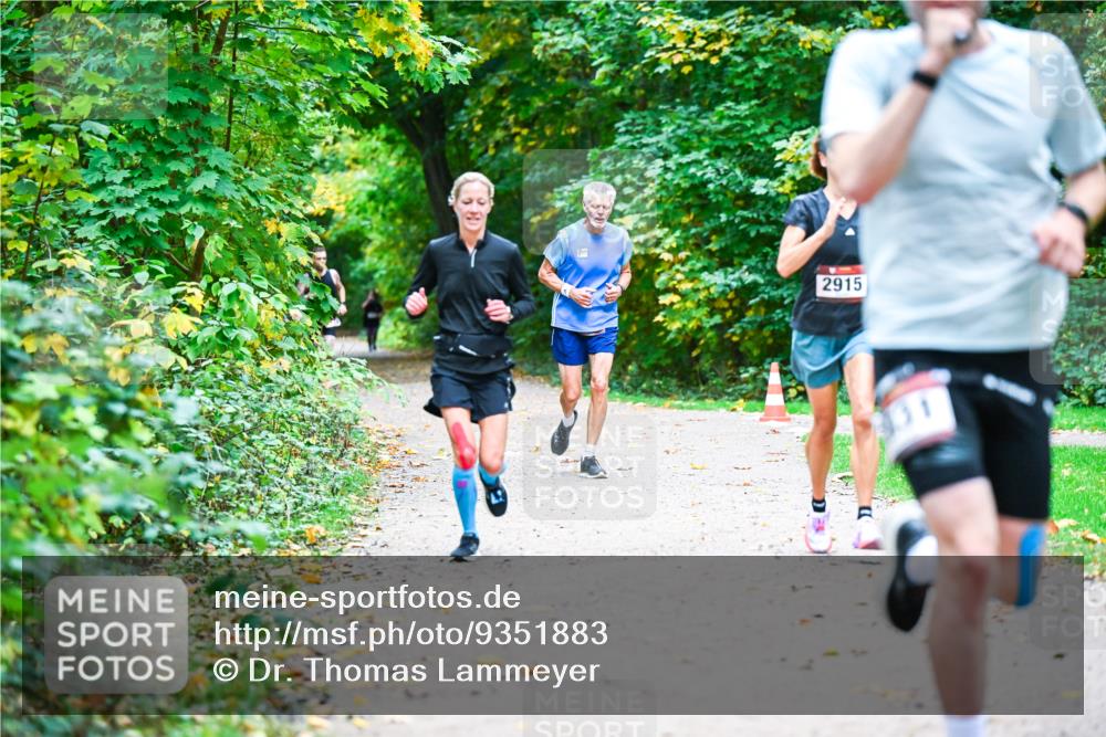 12.10.2025 - Bramfelder Halbmarathon 2025 Dr. Thomas Lammeyer http://msf.ph/oto/9351883 12.10.2025 10:40:59 Laufen 2915 meine-sportfotos.de