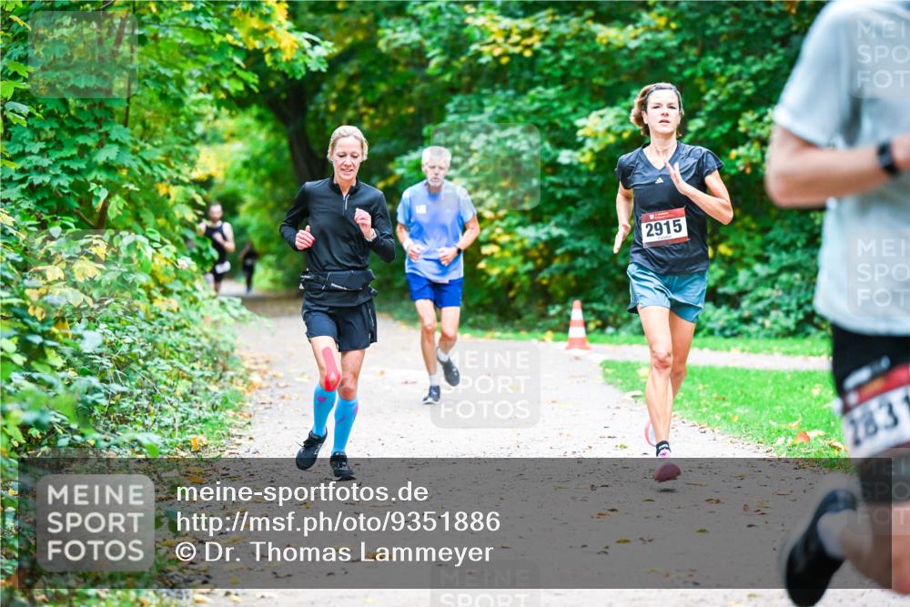 12.10.2025 - Bramfelder Halbmarathon 2025 Dr. Thomas Lammeyer http://msf.ph/oto/9351886 12.10.2025 10:40:59 Laufen 2915, 283 meine-sportfotos.de