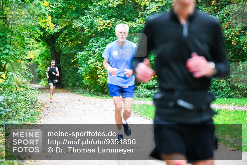 12.10.2025 - Bramfelder Halbmarathon 2025 Dr. Thomas Lammeyer http://msf.ph/oto/9351896 12.10.2025 10:41:02 Laufen 2823 meine-sportfotos.de