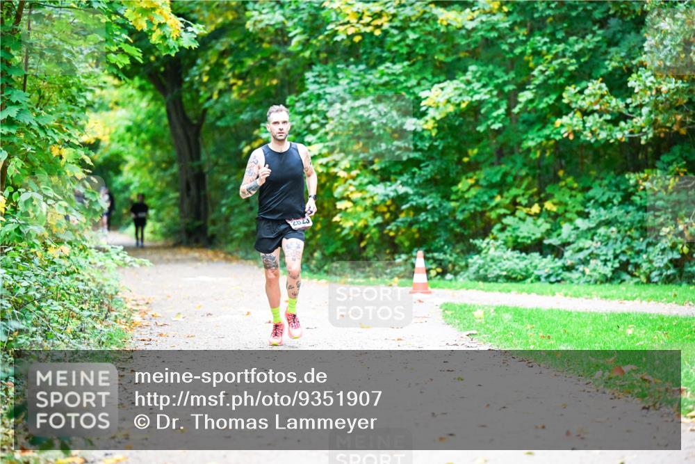 12.10.2025 - Bramfelder Halbmarathon 2025 Dr. Thomas Lammeyer http://msf.ph/oto/9351907 12.10.2025 10:41:05 Laufen 2823 meine-sportfotos.de