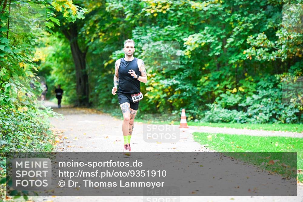 12.10.2025 - Bramfelder Halbmarathon 2025 Dr. Thomas Lammeyer http://msf.ph/oto/9351910 12.10.2025 10:41:06 Laufen 2823 meine-sportfotos.de
