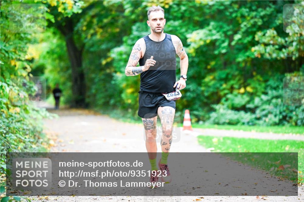 12.10.2025 - Bramfelder Halbmarathon 2025 Dr. Thomas Lammeyer http://msf.ph/oto/9351923 12.10.2025 10:41:08 Laufen 2023 meine-sportfotos.de